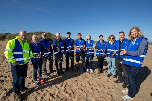 Redcar beach clean volunteers